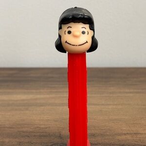 * Vintage PEZ Snoopy And The PEANUTS Gang Candy Dispenser Red LUCY 1952 1956 *